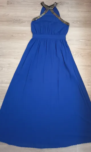 Vestido de fiesta azul con detalles dorados