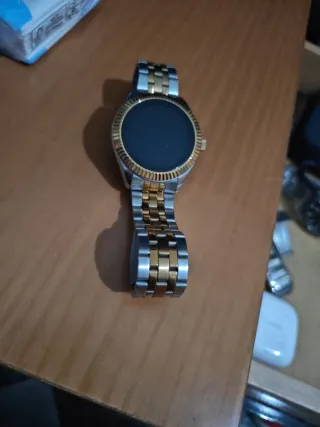 Reloj bicolor dorado y plateado i es dilital