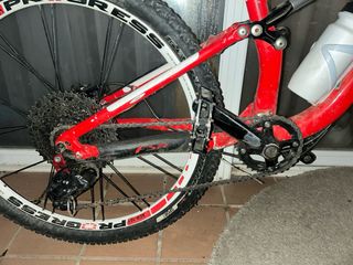 Bicicleta Specialized Roja y Blanca