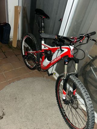Bicicleta Specialized Roja y Blanca