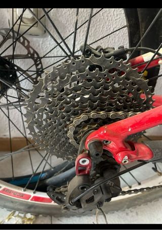 Bicicleta Specialized Roja y Blanca