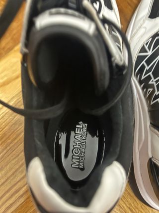 Zapatillas Michael Kors Negras y Blancas