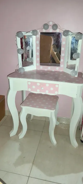 Tocador infantil madera con espejo,taburete y luz