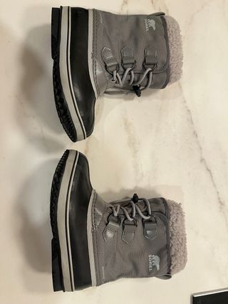 Botas Sorel niño negras y grises