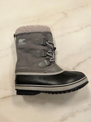 Botas Sorel niño negras y grises