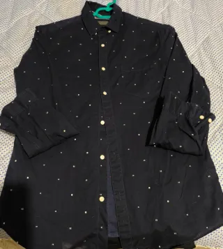 Camisa azul con estampado de rayitas