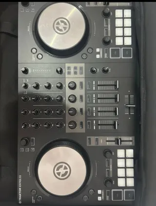Controlador DJ Traktor Kontrol S3