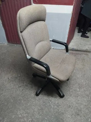 Silla de oficina con ruedas