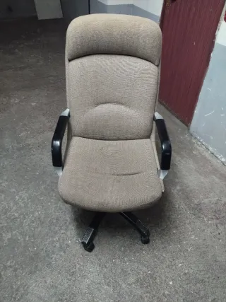 Silla de oficina con ruedas