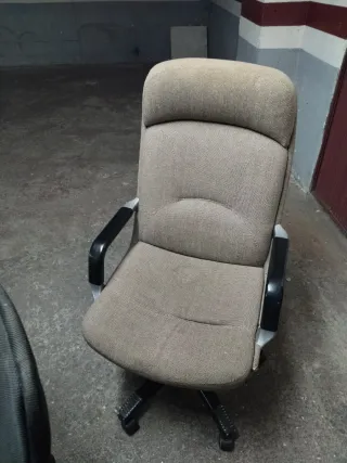 Silla de oficina con ruedas