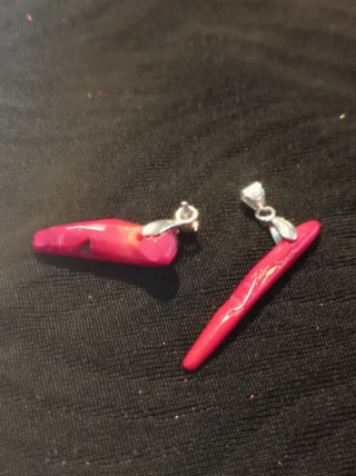 2 Colgante puño Coral Rojo Natural vibrante