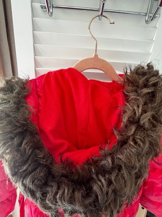 Chaqueta infantil roja con capucha marca GAP