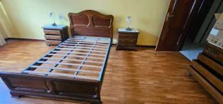 Base de cama 1.20m madera 180€ Mesitas 25€ c/u