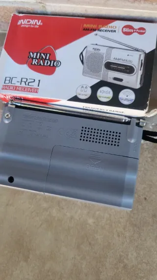 Radio Portátil AM/FM Nueva a pilas