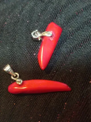 2 Colgante Dije Coral Rojo Natural Colmillo