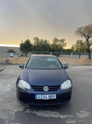 *Volkswagen Golf 1.6 FSI - Muy buen estado*
