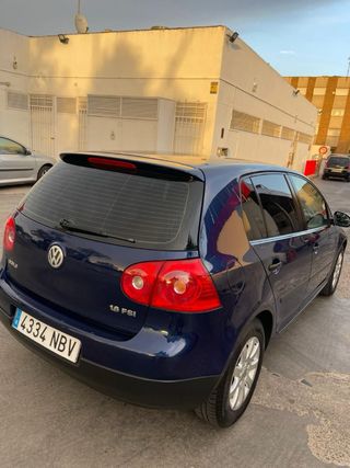 *Volkswagen Golf 1.6 FSI - Muy buen estado*