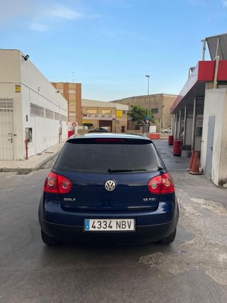 *Volkswagen Golf 1.6 FSI - Muy buen estado*