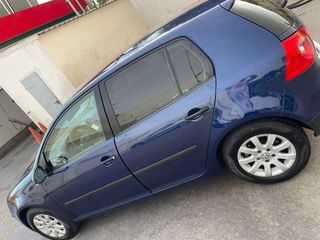 *Volkswagen Golf 1.6 FSI - Muy buen estado*