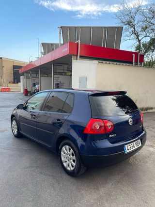 *Volkswagen Golf 1.6 FSI - Muy buen estado*
