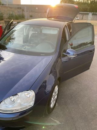 *Volkswagen Golf 1.6 FSI - Muy buen estado*