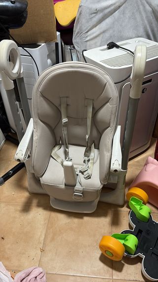 Trona de bebé color beige