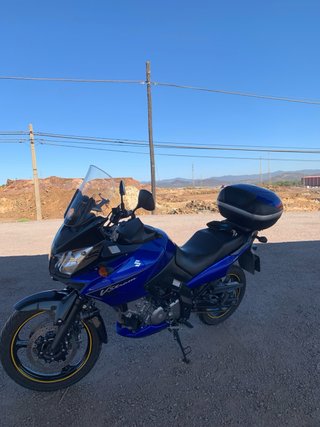 Suzuki V-Strom Azul