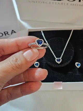 Conjunto. Collar, pendientes, y anillo.