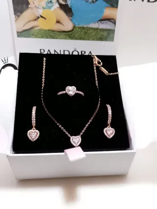 Conjunto. Collar, pendientes, y anillo.