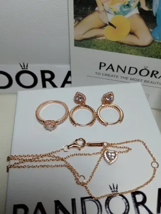 Conjunto. Collar, pendientes, y anillo.