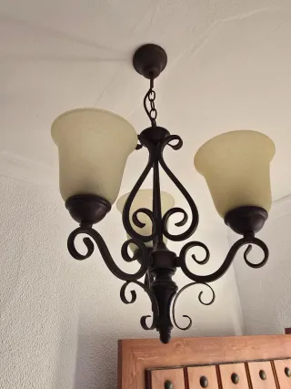 Lámpara de techo de metal y cristal