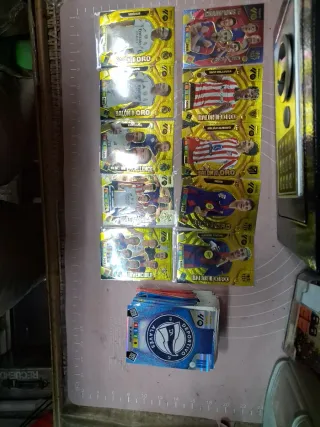 Balón Oro y 59 cromos a escoger Adrenalyn 25-26