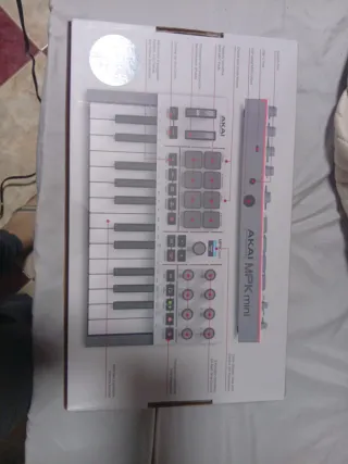 Akai MPK mini IV Controlador Teclado