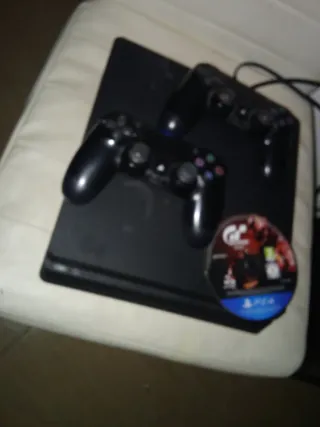 PS4 (PlayStation 4) Negra + 2 Controles + Juego