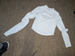 Top blanco manga larga con cut-out