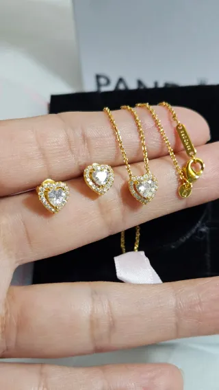 Conjunto. Collar y pendientes