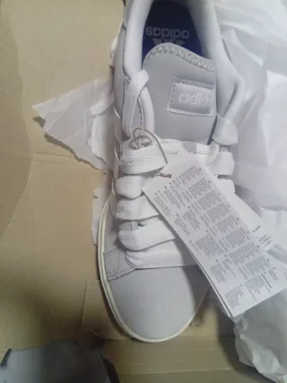 Zapatillas Adidas Gris y Blanco