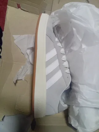 Zapatillas Adidas Gris y Blanco