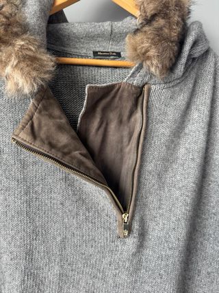 Poncho Massimo Dutti con capucha y pelo