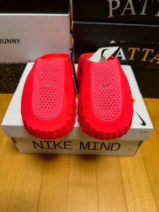 Nike Mind 001 Slide Solar Red