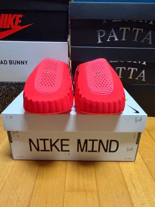 Nike Mind 001 Slide Solar Red