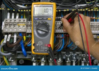 Electricidad, electricista, enchufe , chispa.