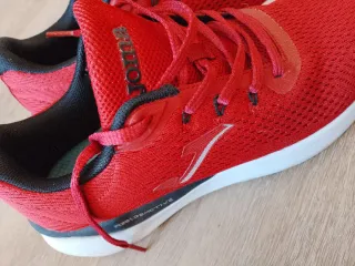 Zapatillas deportivas gym rojas y negras