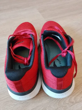 Zapatillas deportivas gym rojas y negras