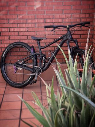 Bici Enduro Liv (Giant) Negra