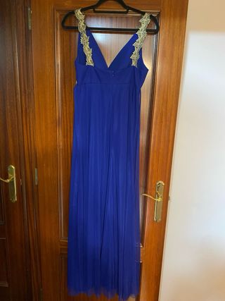 Vestido largo azul con detalles dorados