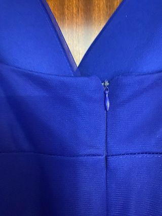 Vestido largo azul con detalles dorados