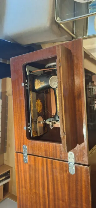 Máquina de coser Singer 1942 con mueble Alfa