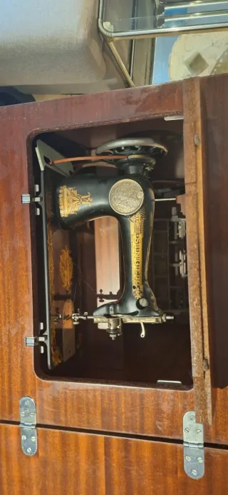 Máquina de coser Singer 1942 con mueble Alfa