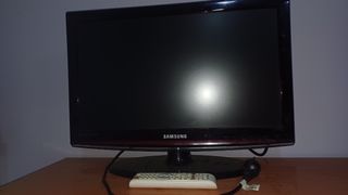 TV Samsung Pequeña Negra/Roja